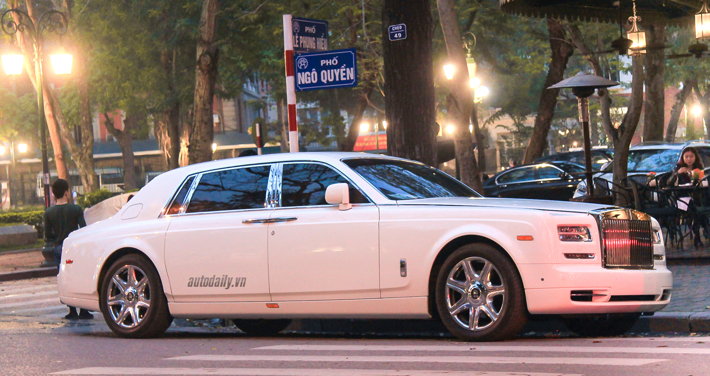 Ảnh chi tiết Rolls-Royce Phantom Series II EWB trắng tại Việt Nam phantom series II (3).jpg