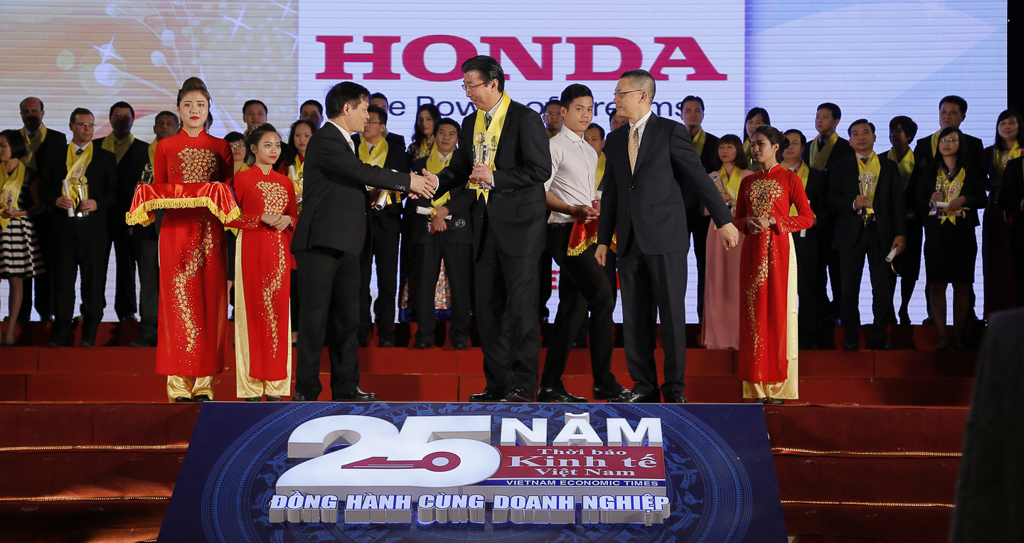 Honda Việt Nam nhận giải thưởng Rồng Vàng Honda_VietNam_RongVang_11 (1).jpg