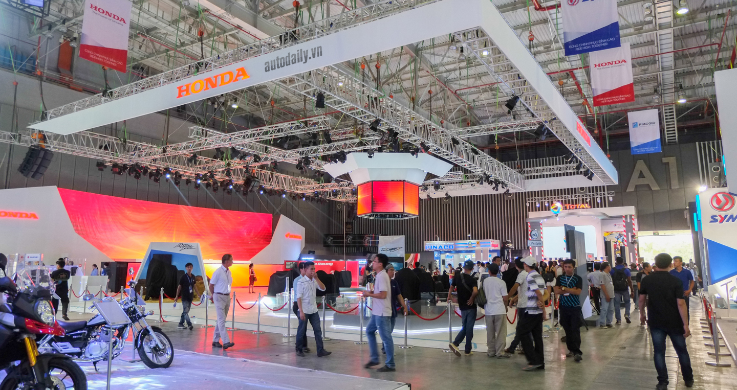 Tất bật chuẩn bị khai màn Triển lãm mô-tô, xe máy đầu tiên tại Việt Nam Trien_Lam_Xe_May_2016 (1).jpg