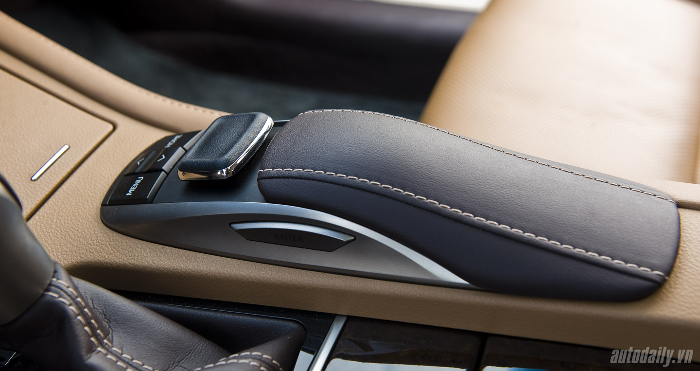 Lexus ES 2016: Lựa chọn mới cho người trẻ thành đạt Lexus ES350 (70).jpg