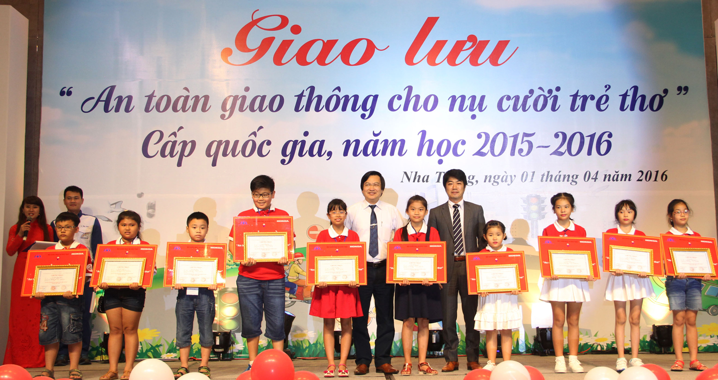 Honda tổng kết chương trình “An toàn giao thông cho nụ cười trẻ thơ” honda viet nam (3).JPG