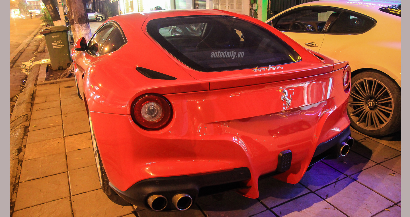 Điểm mặt bộ ba siêu ngựa Ferrari F12 Berlinetta tại Việt Nam Feerrari F12 Berlinetta 1.JPG