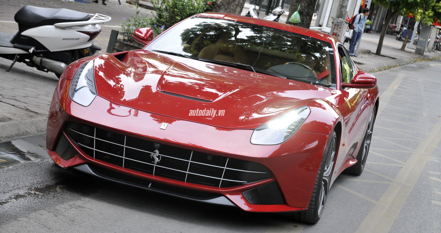 Điểm mặt bộ ba siêu ngựa Ferrari F12 Berlinetta tại Việt Nam Feerrari F12 Berlinetta 10.JPG