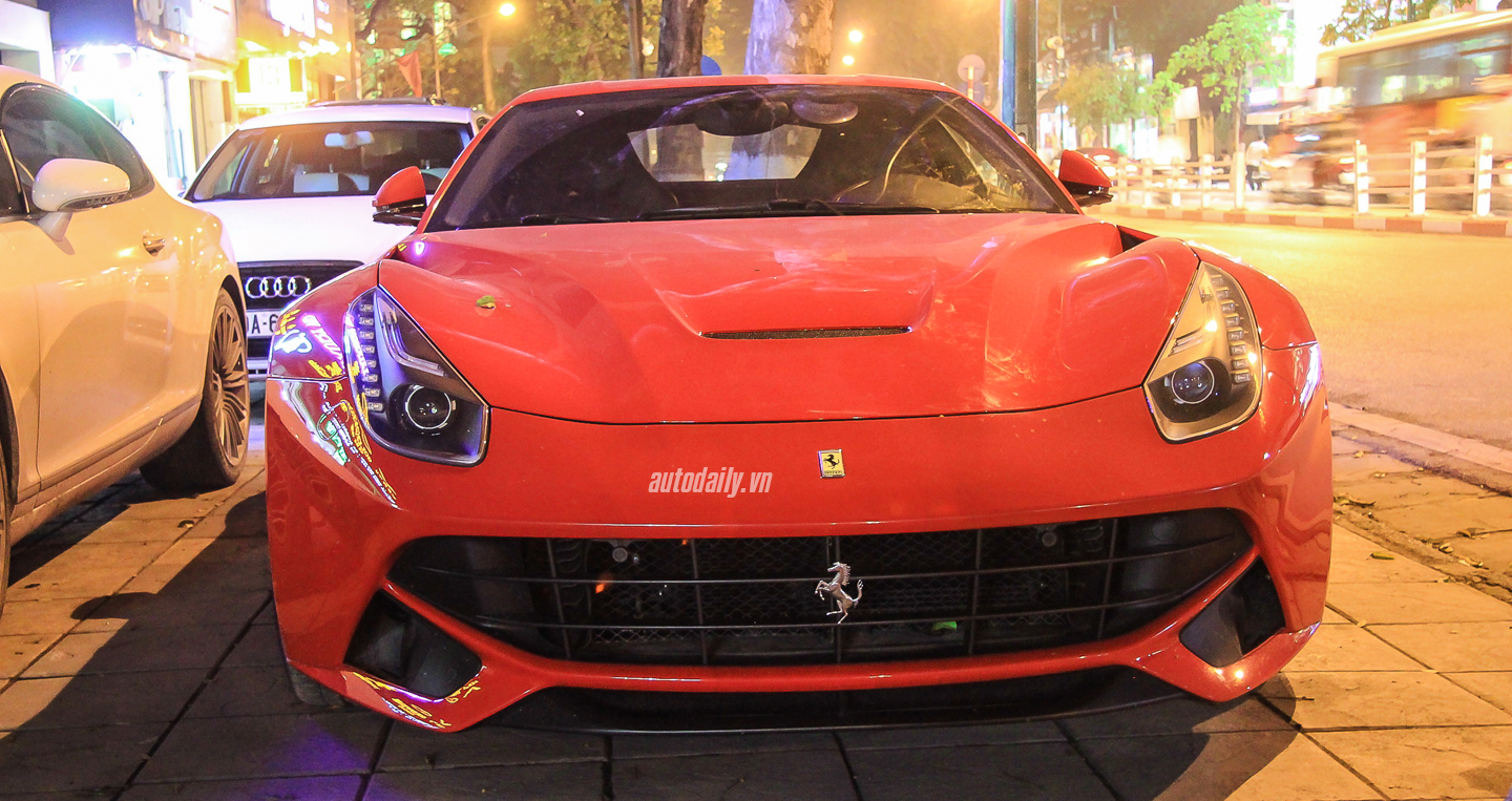 Điểm mặt bộ ba siêu ngựa Ferrari F12 Berlinetta tại Việt Nam Feerrari F12 Berlinetta 4.JPG
