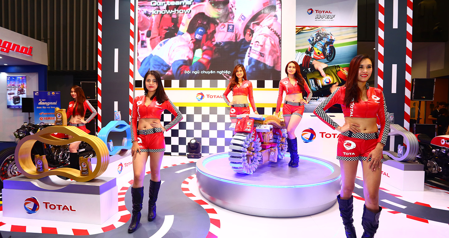 Dầu nhớt cao cấp Total Hi-Perf ra mắt người tiêu dùng Việt gian-hang-Total.jpg