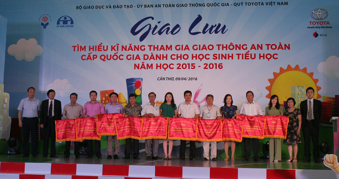 Hoạt động ý nghĩa về giáo dục ATGT trong trường tiểu học ATGT (1).jpg