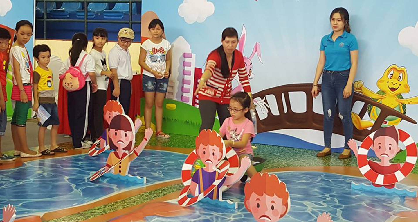 Hoạt động ý nghĩa về giáo dục ATGT trong trường tiểu học ATGT (2).jpg