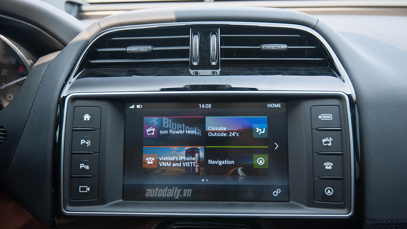 Jaguar XE - Sự xuất hiện đầy thách thức Jaguar XE Test Drive (19).jpg