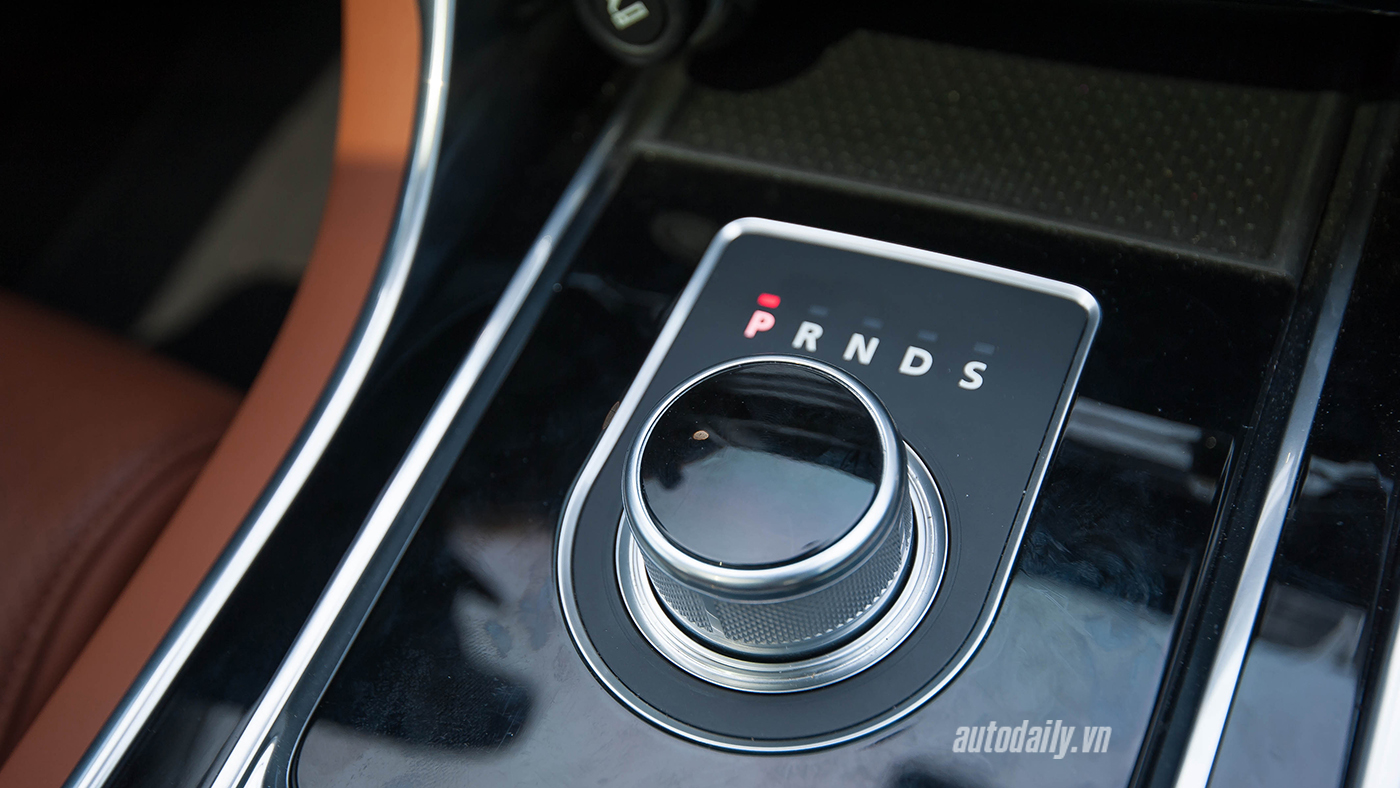 Jaguar XE - Sự xuất hiện đầy thách thức Jaguar XE Test Drive (21).jpg