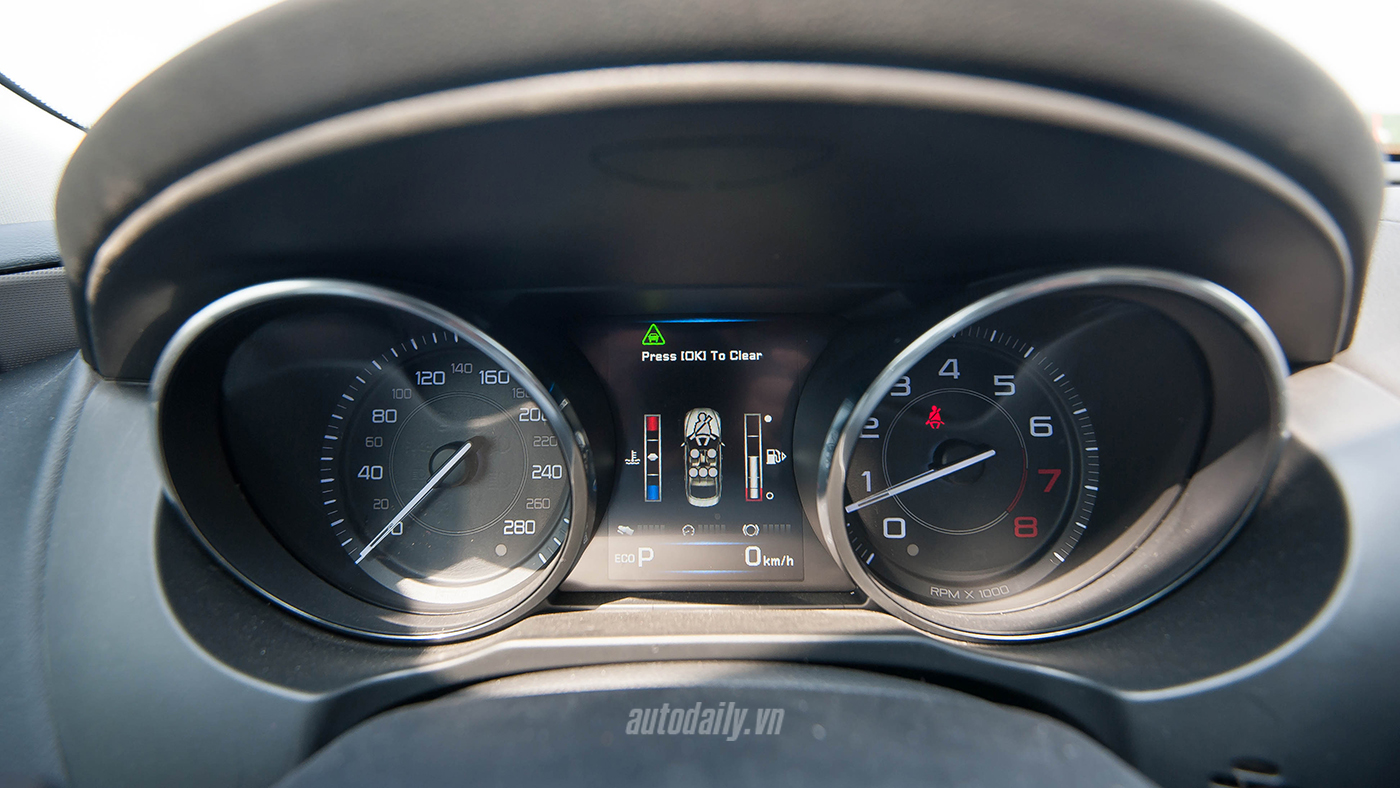 Jaguar XE - Sự xuất hiện đầy thách thức Jaguar XE Test Drive (24).jpg