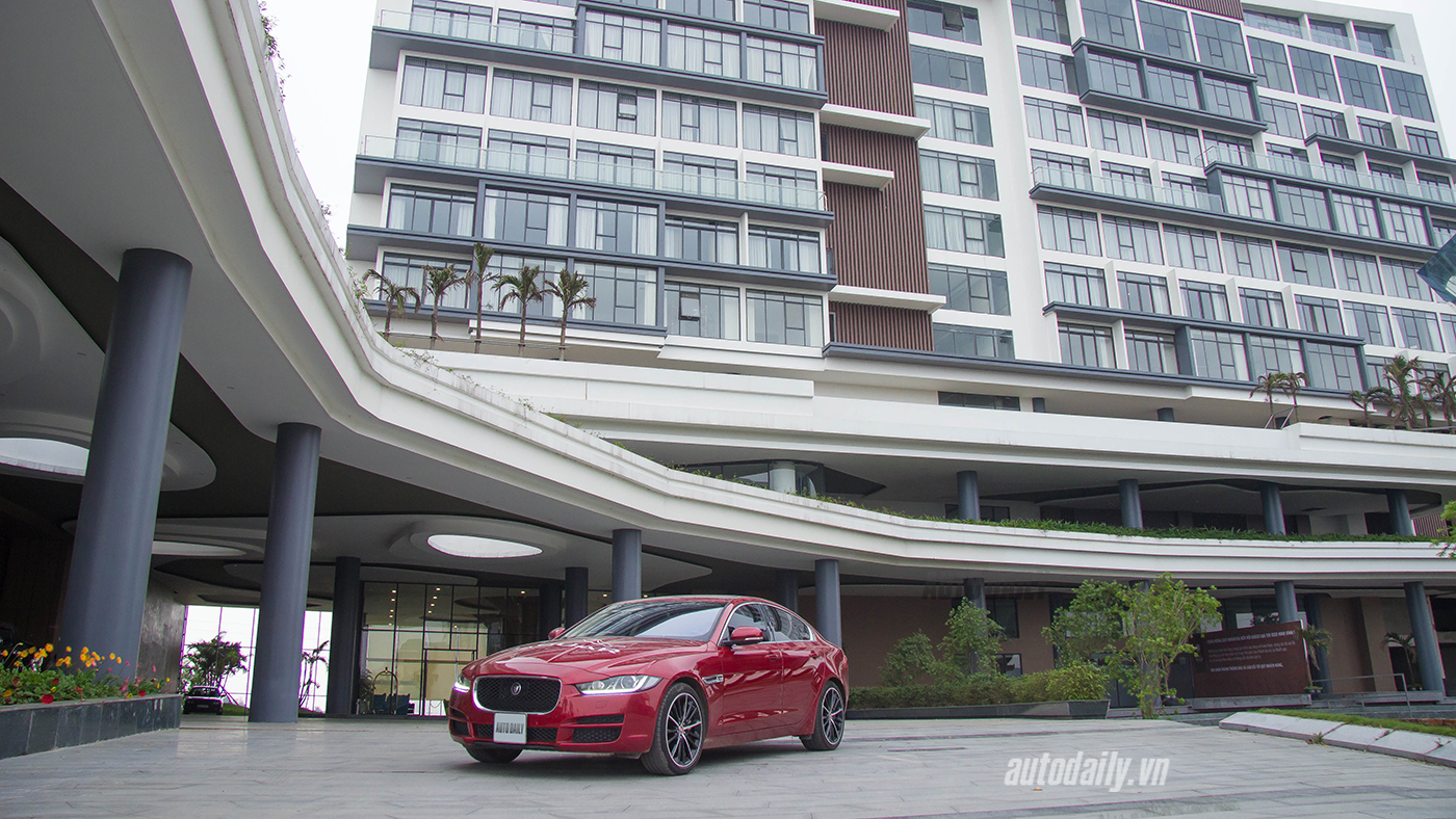 Jaguar XE - Sự xuất hiện đầy thách thức Jaguar XE Test Drive (45).jpg