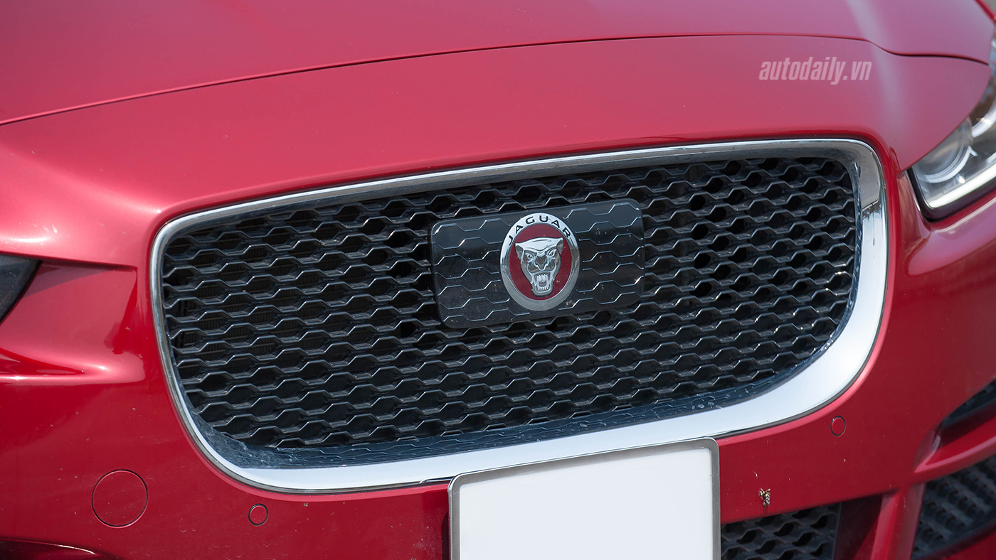 Jaguar XE - Sự xuất hiện đầy thách thức Jaguar XE Test Drive (8).jpg