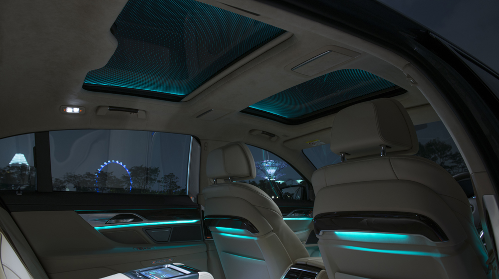 BMW 7-Series 2016 tại Việt Nam an toàn cỡ nào? Cửa sổ trời toàn cảnh Sky Lounge - Chuyển động hòa cùng cảm xúc copy.JPG