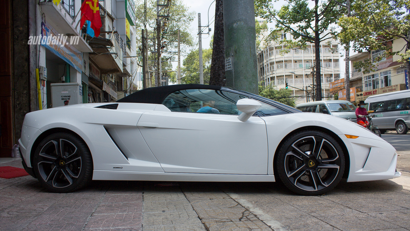 Ngắm vẻ đẹp của Lamborghini Gallardo LP560-4 Spyder đầu tiên tại Việt Nam Gallardo Spyder (16).jpg