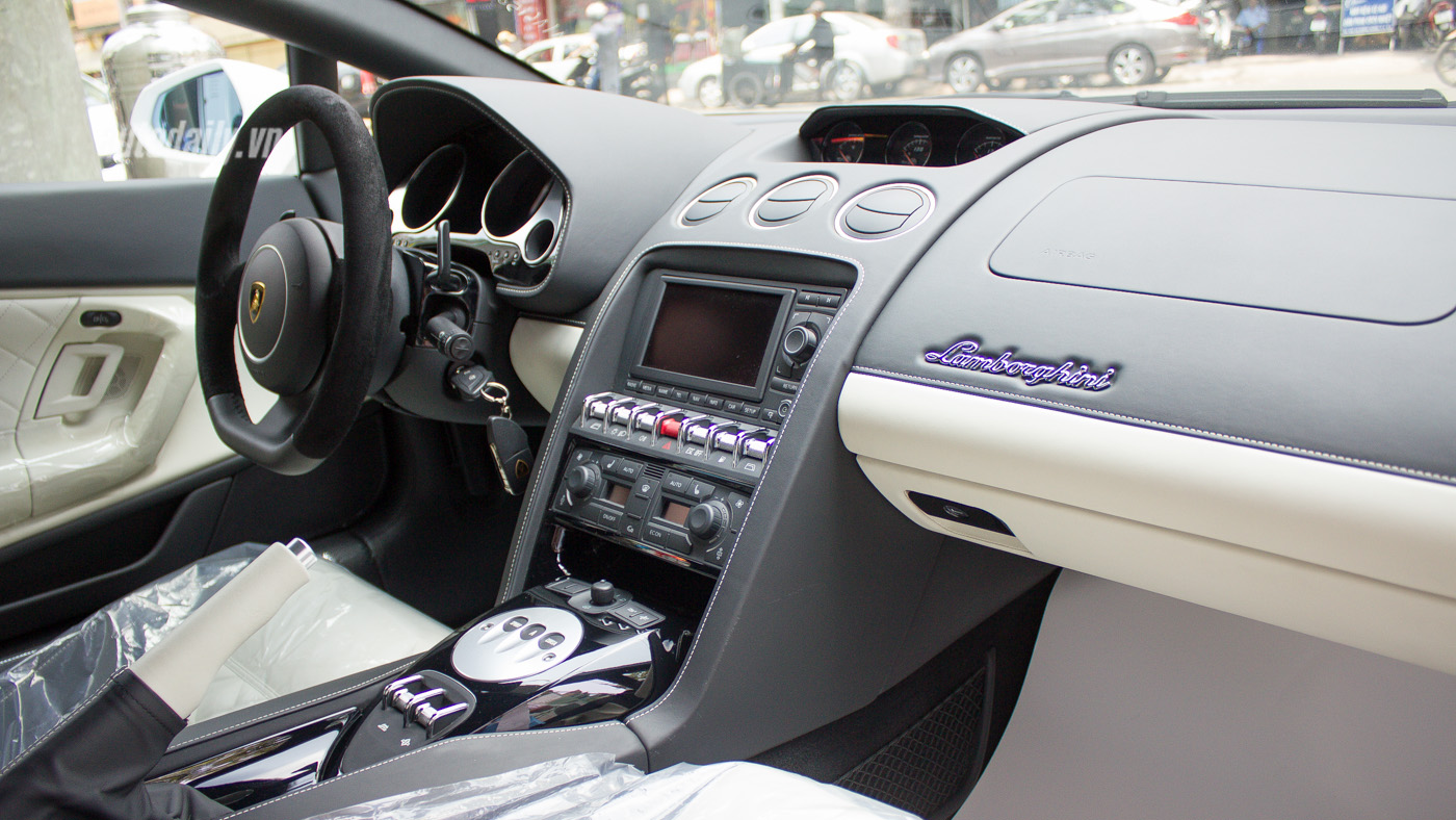 Ngắm vẻ đẹp của Lamborghini Gallardo LP560-4 Spyder đầu tiên tại Việt Nam Gallardo Spyder (23).jpg