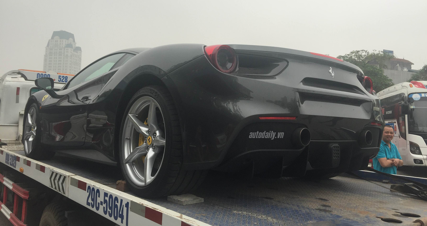Siêu ngựa Ferrari 488 GTB đầu tiên về Hà Nội Ferrari 488 GTB (2).JPG