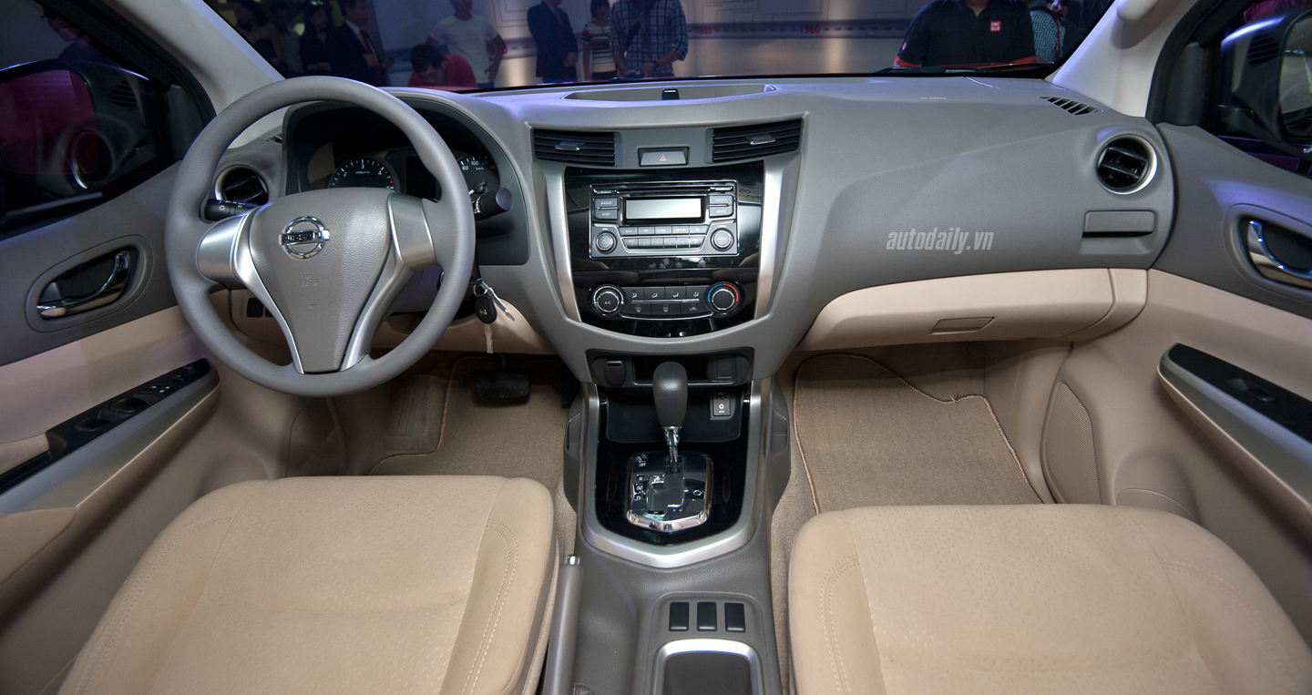 Chi tiết Nissan NP300 Navara 1 cầu, số tự động giá 649 triệu Nissan Navara EL (12).jpg