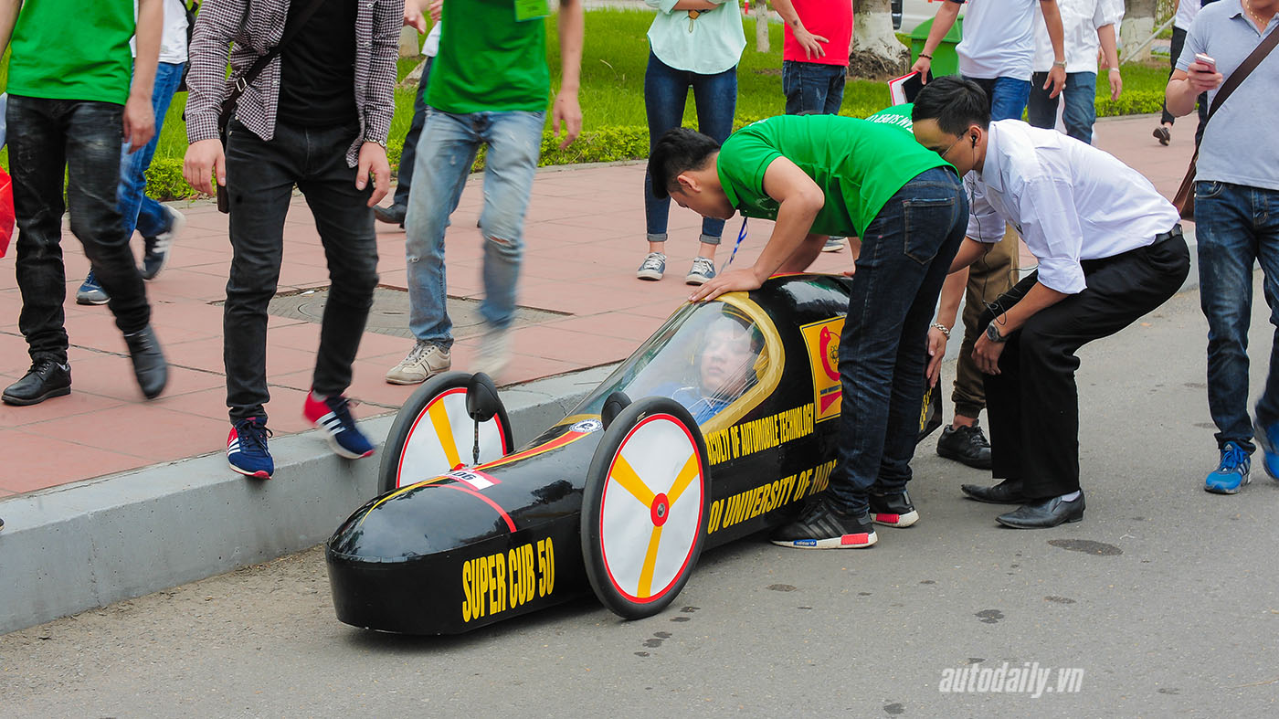 Xe tự chế từ Honda chạy 4000 km chỉ với một lít xăng Honda EMC (2).jpg