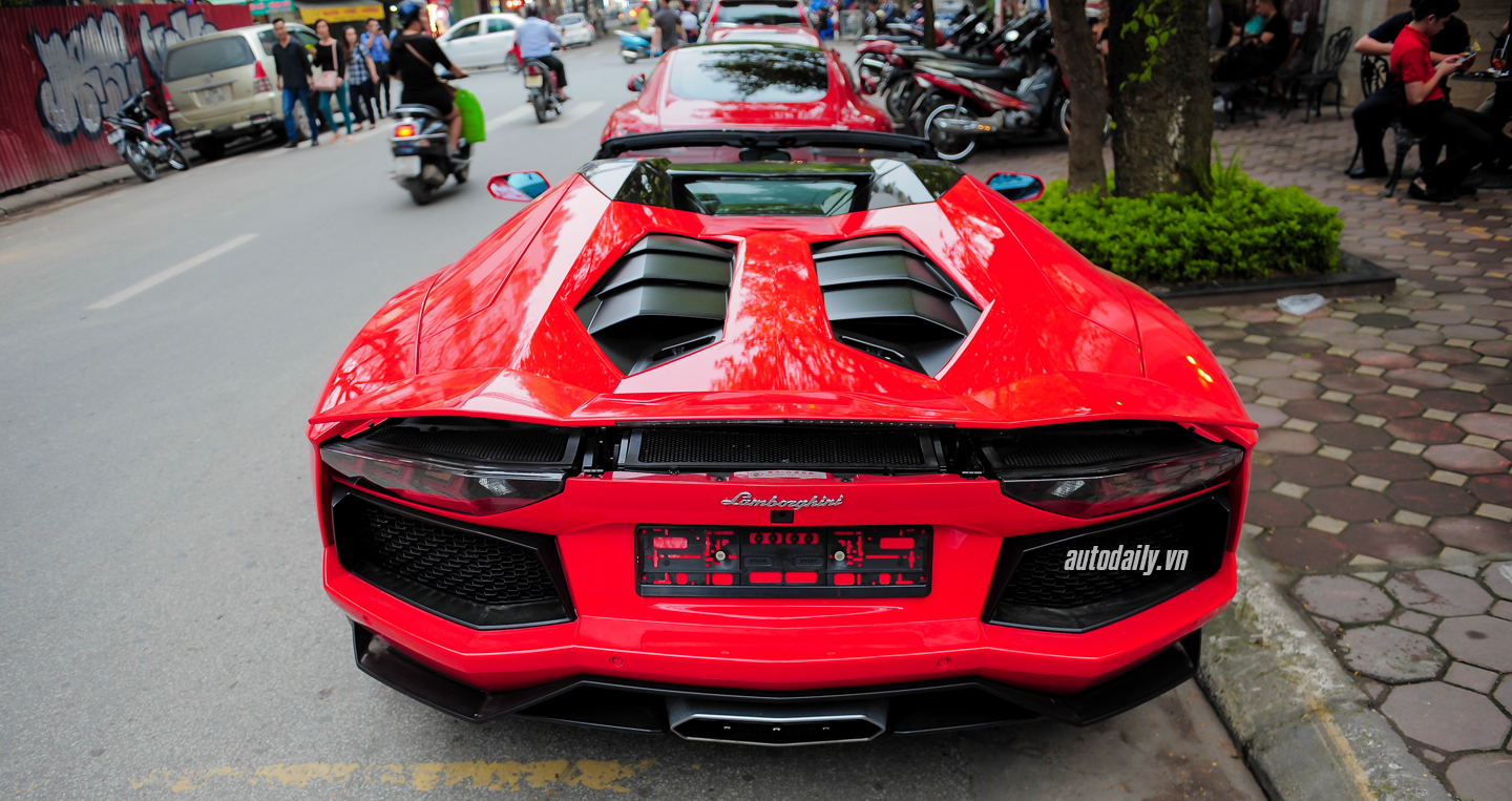 Ngắm bộ ba siêu xe đỏ rực trên phố Hà Nội sieu xe mau do (1).JPG