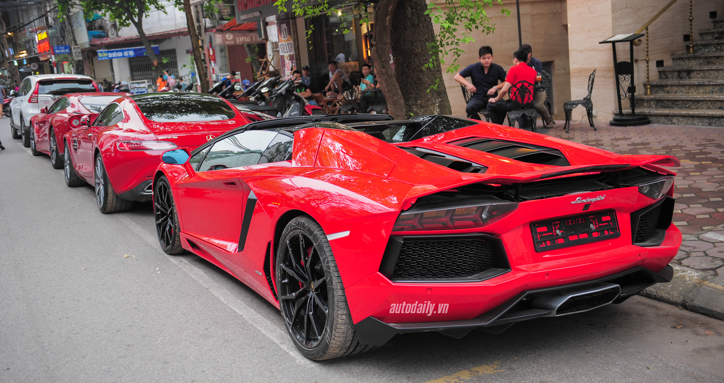 Ngắm bộ ba siêu xe đỏ rực trên phố Hà Nội sieu xe mau do (15).JPG