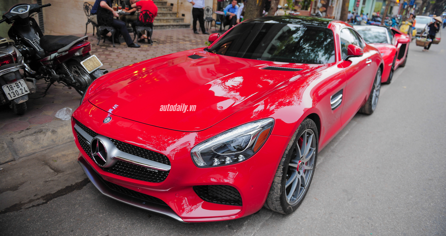 Ngắm bộ ba siêu xe đỏ rực trên phố Hà Nội sieu xe mau do (19).jpg