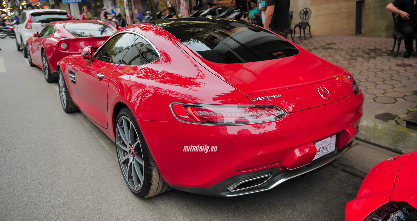 Ngắm bộ ba siêu xe đỏ rực trên phố Hà Nội sieu xe mau do (2).JPG