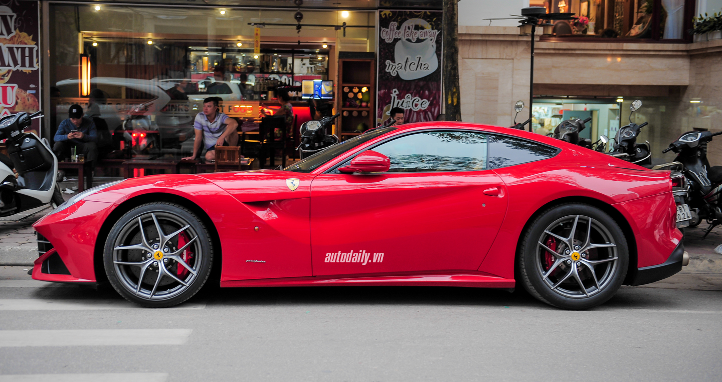 Ngắm bộ ba siêu xe đỏ rực trên phố Hà Nội sieu xe mau do (22).jpg