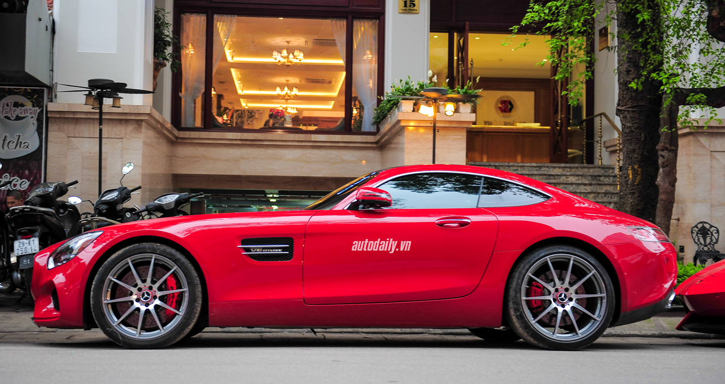 Ngắm bộ ba siêu xe đỏ rực trên phố Hà Nội sieu xe mau do (23).JPG
