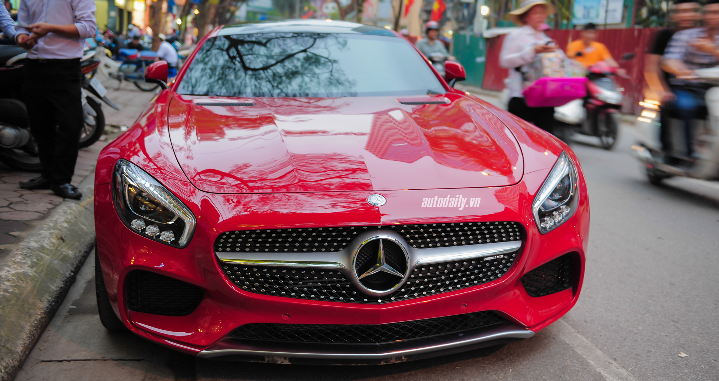 Ngắm bộ ba siêu xe đỏ rực trên phố Hà Nội sieu xe mau do (9).jpg