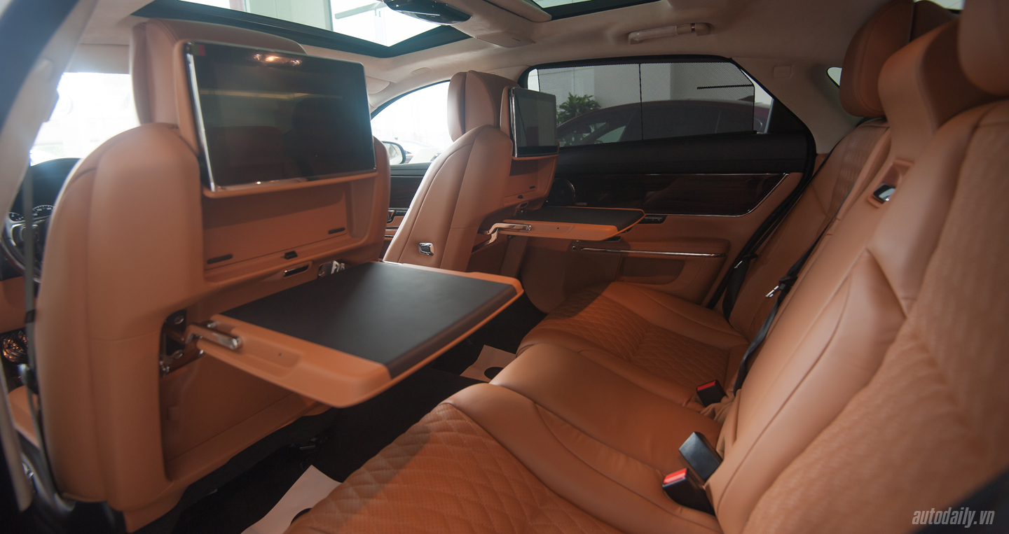 Ảnh chi tiết Jaguar XJL Portfolio 2016 tại Hà Nội jaguar XJL 2016 (11).jpg
