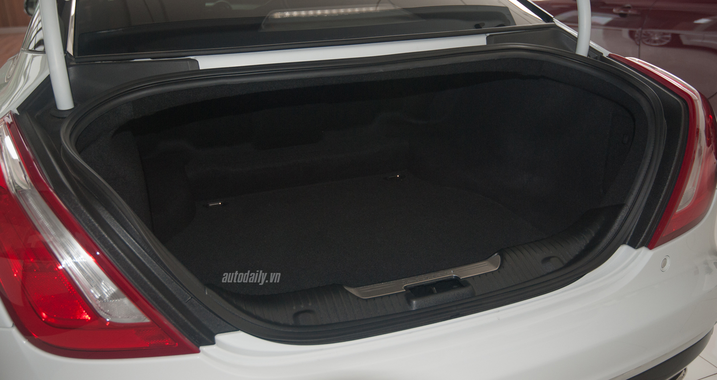 Ảnh chi tiết Jaguar XJL Portfolio 2016 tại Hà Nội jaguar XJL 2016 (18).jpg