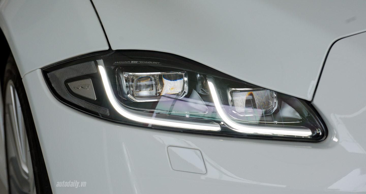 Ảnh chi tiết Jaguar XJL Portfolio 2016 tại Hà Nội jaguar XJL 2016 (25).jpg
