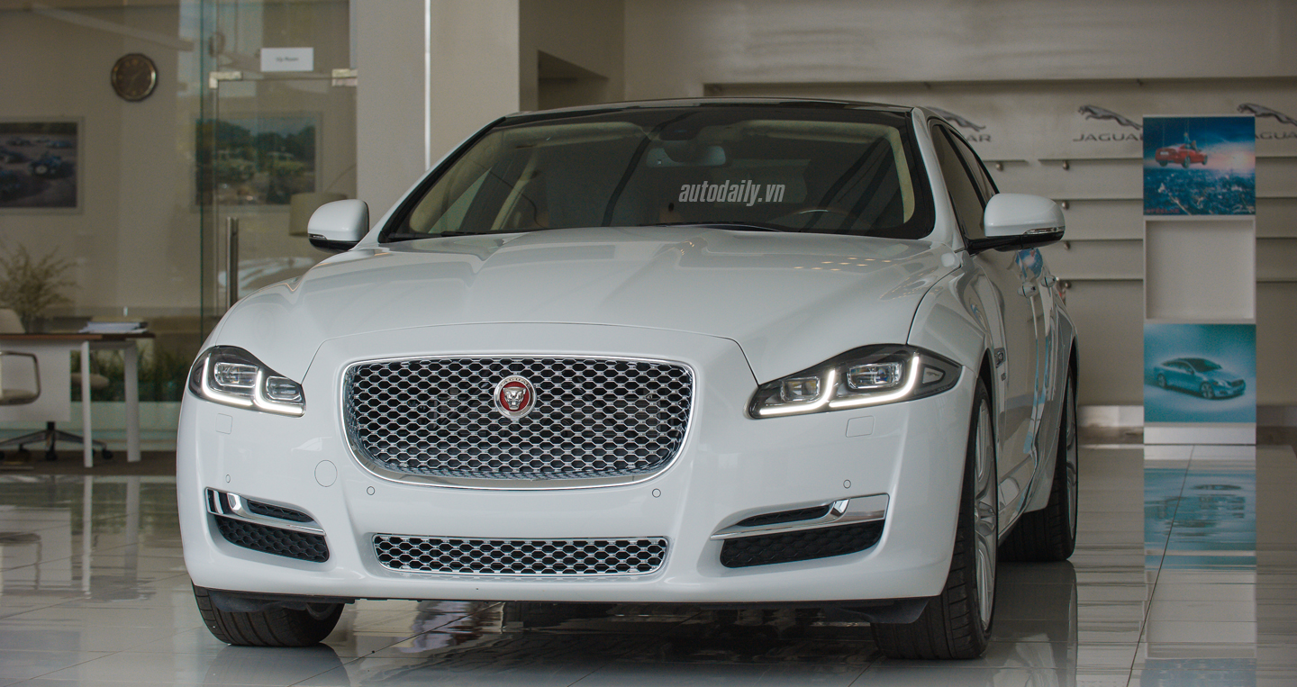 Ảnh chi tiết Jaguar XJL Portfolio 2016 tại Hà Nội jaguar XJL 2016 (26).jpg