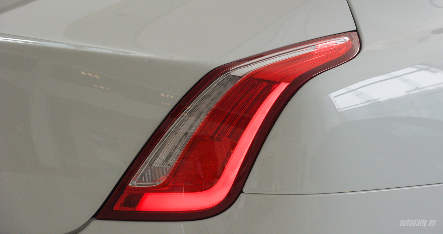 Ảnh chi tiết Jaguar XJL Portfolio 2016 tại Hà Nội jaguar XJL 2016 (29).jpg