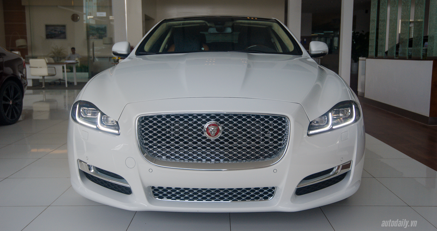 Ảnh chi tiết Jaguar XJL Portfolio 2016 tại Hà Nội jaguar XJL 2016 (32).jpg