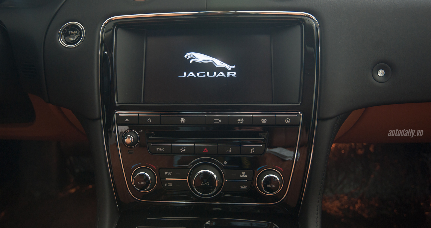Ảnh chi tiết Jaguar XJL Portfolio 2016 tại Hà Nội jaguar XJL 2016 (4).jpg