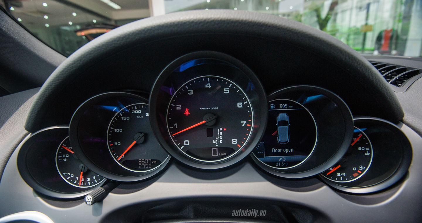 Nội thất Porsche Cayenne màu độc nhất Việt Nam Porsche Cayenne  1 (27).jpg