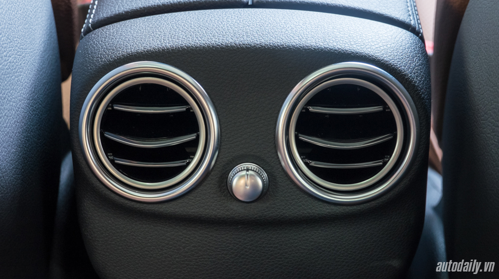 Chi tiết nội thất Mercedes-Benz C300 Coupe tại Việt Nam C300_Coupe (10).jpg