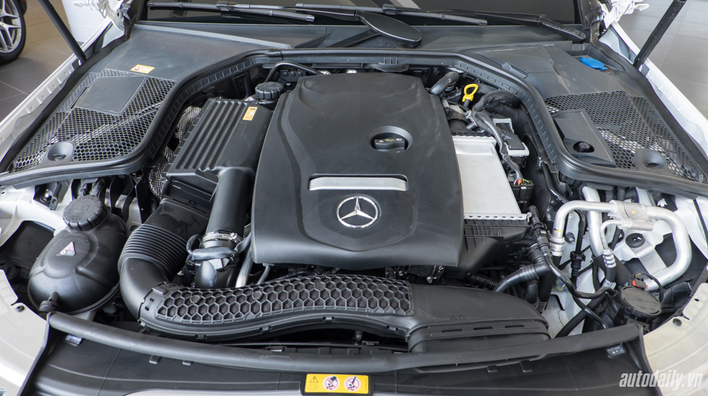 Chi tiết nội thất Mercedes-Benz C300 Coupe tại Việt Nam C300_Coupe (14).jpg