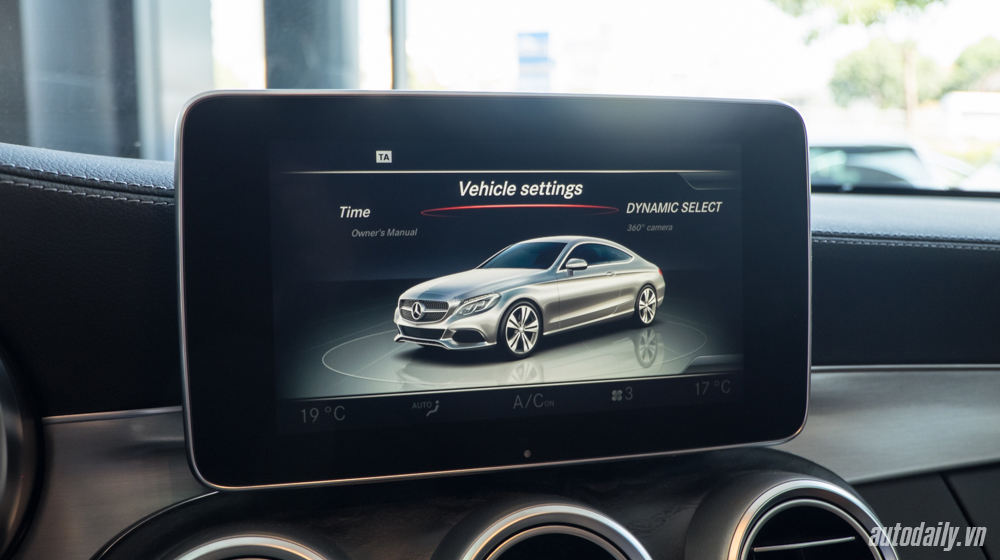 Chi tiết nội thất Mercedes-Benz C300 Coupe tại Việt Nam C300_Coupe (3).jpg