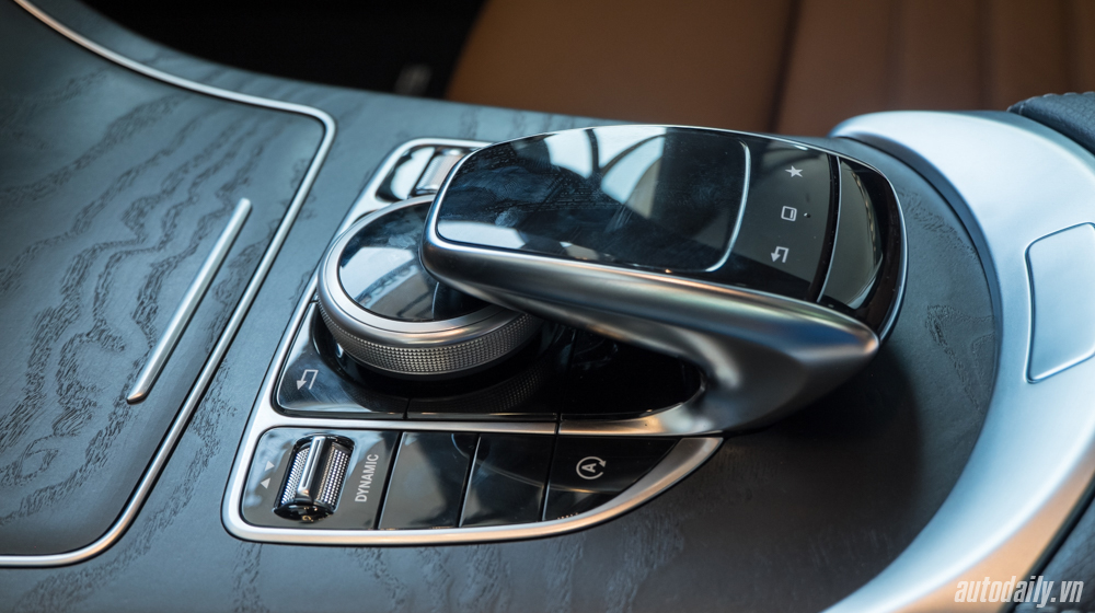 Chi tiết nội thất Mercedes-Benz C300 Coupe tại Việt Nam C300_Coupe (4).jpg