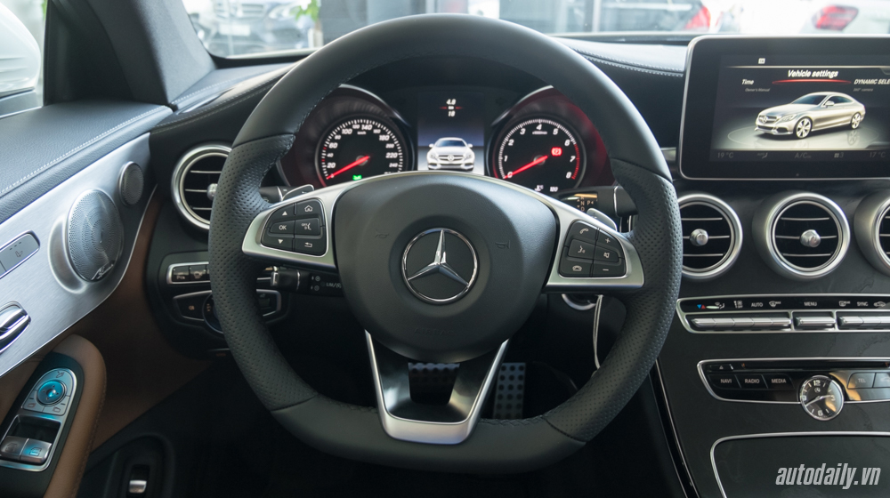 Chi tiết nội thất Mercedes-Benz C300 Coupe tại Việt Nam C300_Coupe (7).jpg