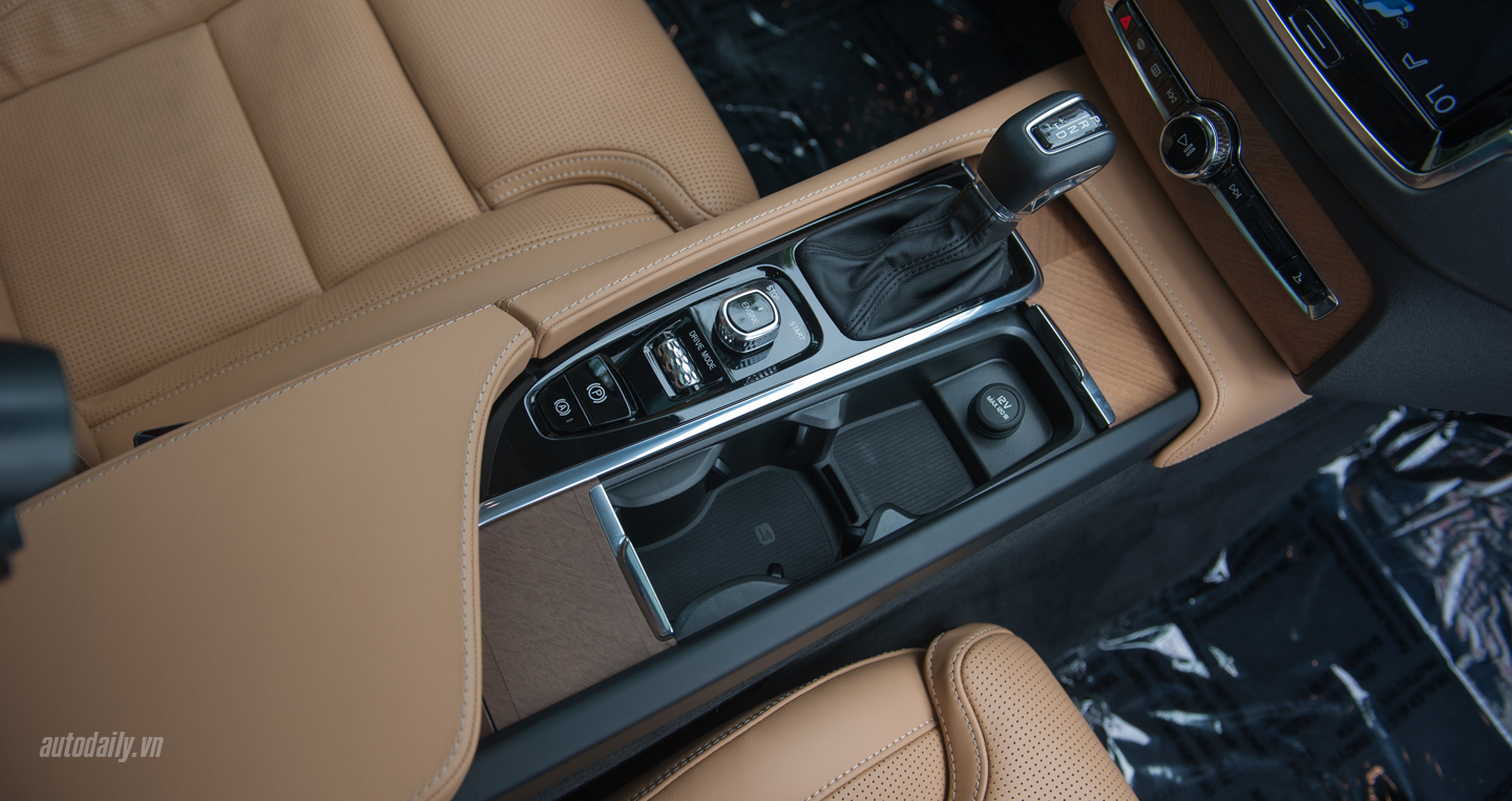 Ảnh chi tiết nội thất Volvo XC90 T6 Inscription 2016 tại Hà Nội Volvo XC90 T6 2016 (16).JPG