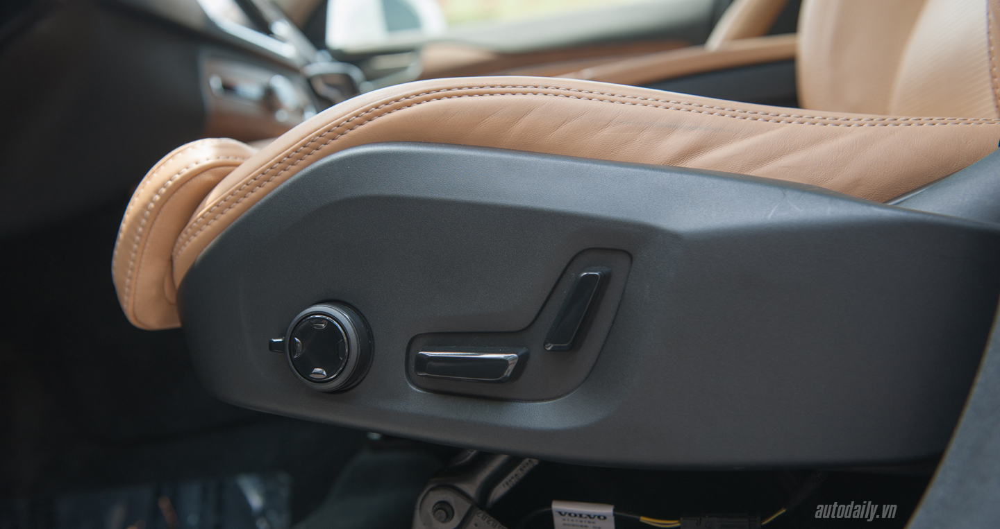 Ảnh chi tiết nội thất Volvo XC90 T6 Inscription 2016 tại Hà Nội Volvo XC90 T6 2016 (26).JPG