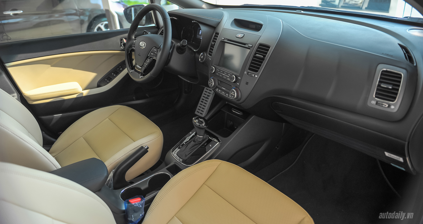 Ảnh chi tiết nội thất Kia Cerato mới tại Việt Nam Kia Cerato (11).jpg