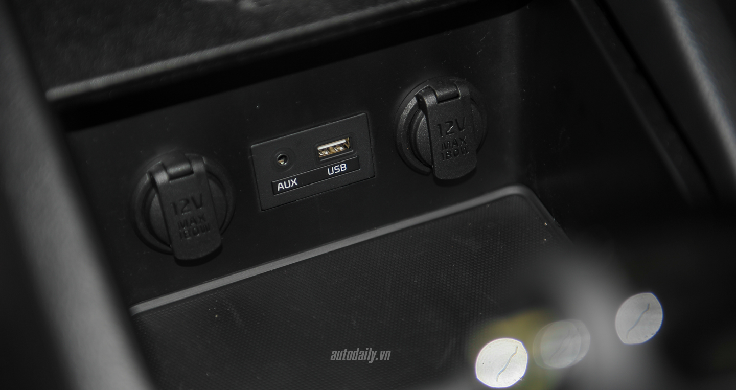 Ảnh chi tiết nội thất Kia Cerato mới tại Việt Nam Kia Cerato (18).jpg