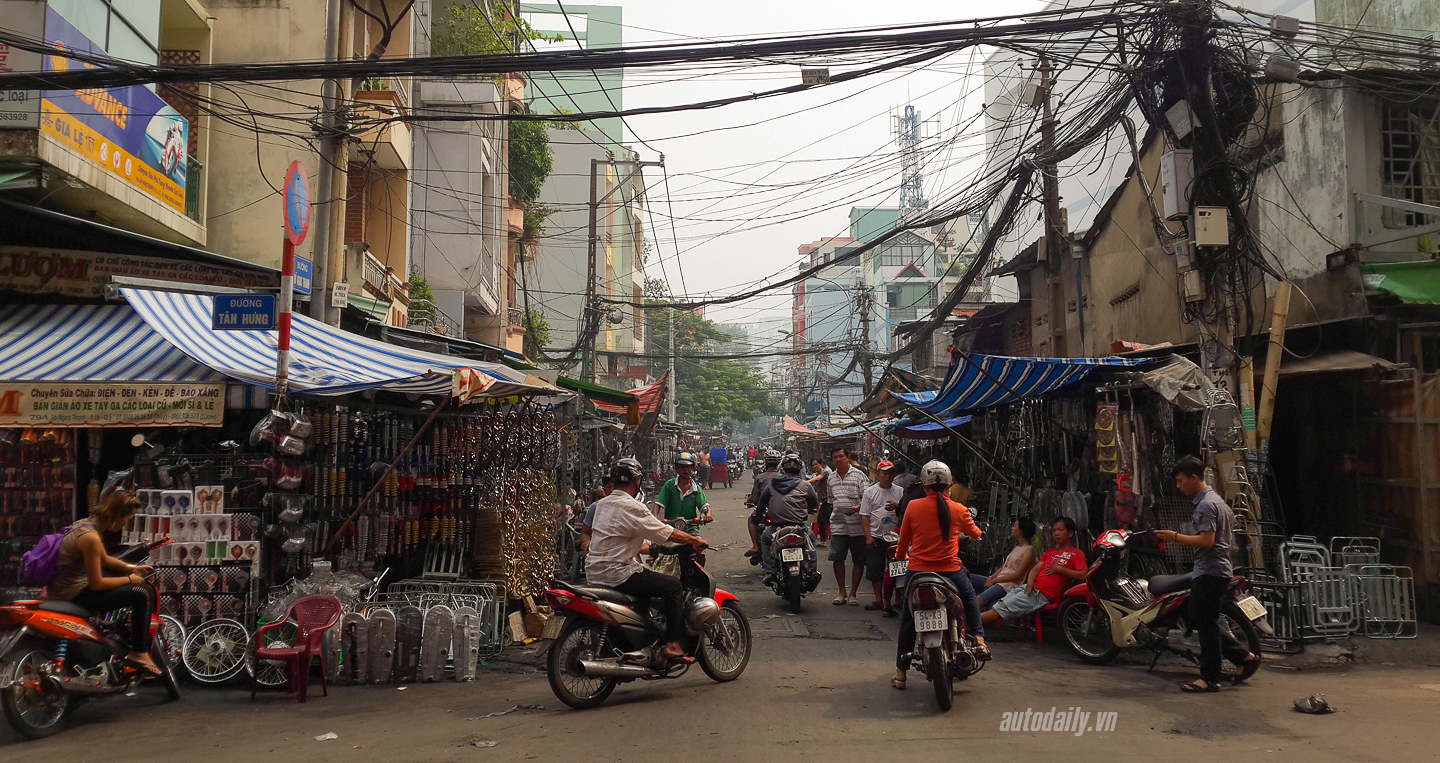Mục sở thị chợ phụ tùng xe máy giữa Sài Gòn
