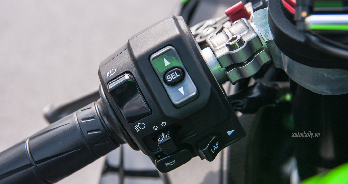 Ảnh chi tiết Kawasaki Ninja ZX-10R 2016 đầu tiên tại Hà Nội DTC_9415.jpg