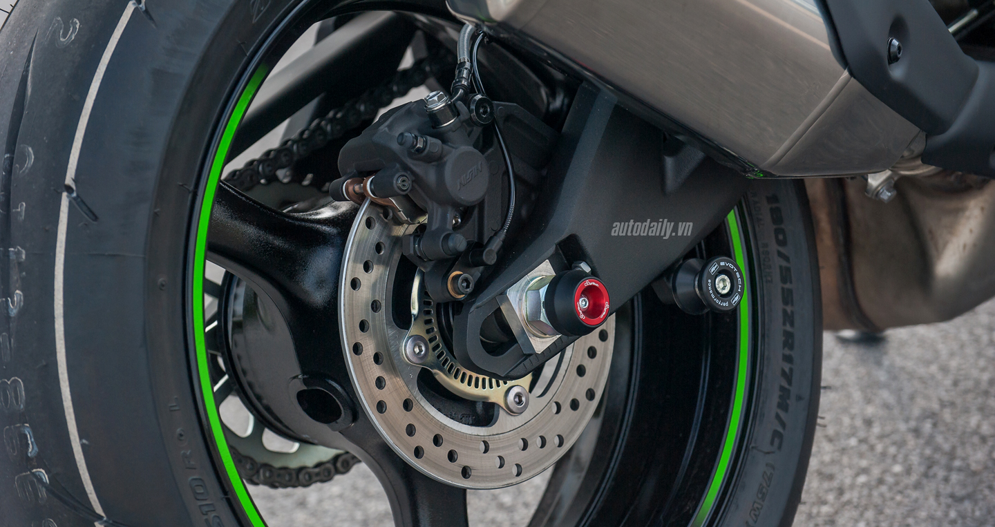 Ảnh chi tiết Kawasaki Ninja ZX-10R 2016 đầu tiên tại Hà Nội Kawasaki ZX-10R 2016 (17).JPG