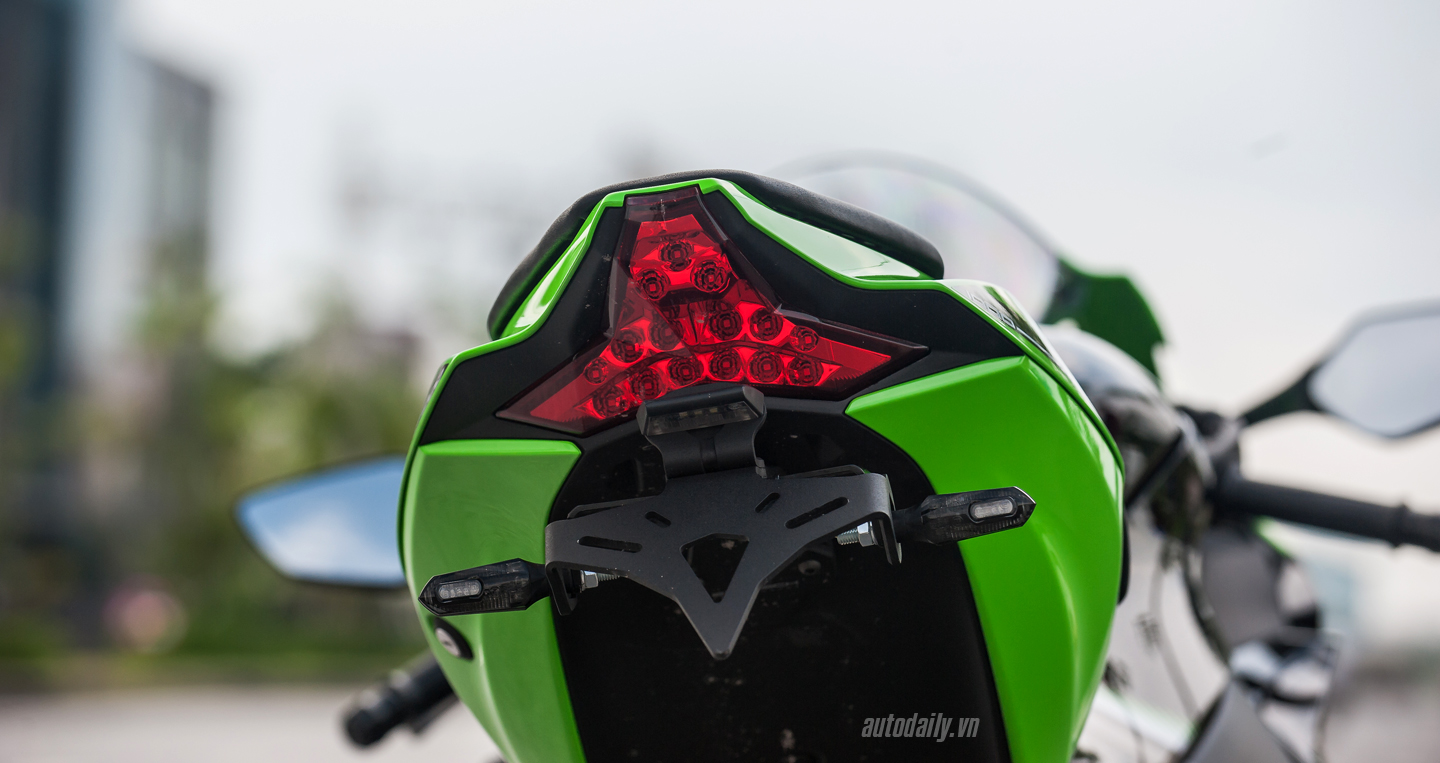 Ảnh chi tiết Kawasaki Ninja ZX-10R 2016 đầu tiên tại Hà Nội Kawasaki ZX-10R 2016 (20).JPG